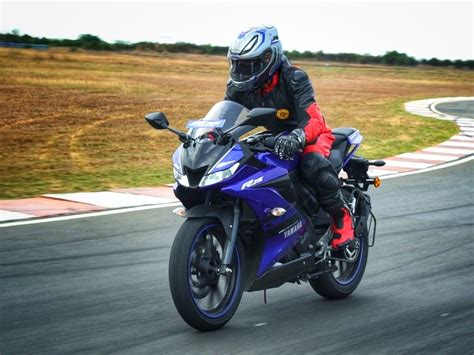 The yamaha r15s features the telescopic suspension at the front while the rear side is made ease with a linked type monocross suspension. New 2020 YAMAHA R15 YZF V3 Model. - Motoagencies