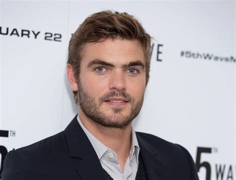 Pictures And Photos Of Alex Roe Imdb Forever My Girl Forever Me Alex Roe The 5th Wave Actors