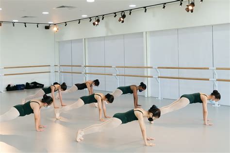 Stellar School of Dance Singapore: lê avaliações e reserva aulas na