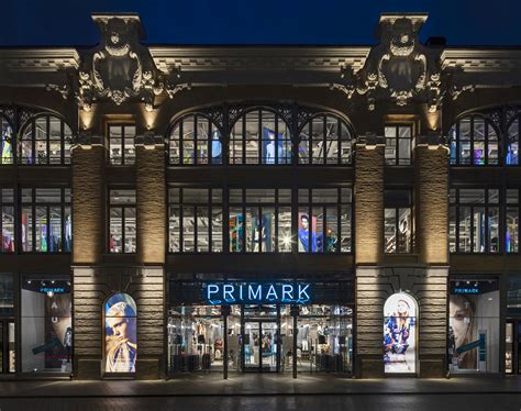 Investments in primary and secondary private equity funds. Magasin Primark Toulouse - Moon Safari