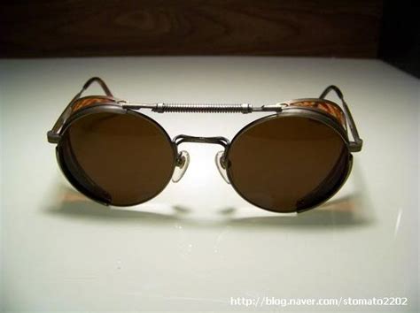Linda hamilton as sarah connor in sunglasses loading rifle terminator 2 24x36 poster. Las Gafas De Sarah Connor (Terminator 2: El juicio Final ...