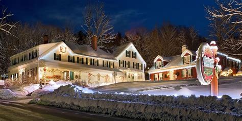 20 Of The Coziest Country Inns For The Holidays Christmas Bed And