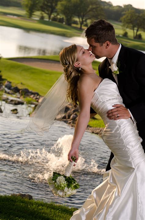 a wedding day must have picture. | Wedding pics, Wedding photos ...
