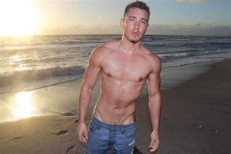 This Transgender Man Shared Incredible Before And After Progress Photos