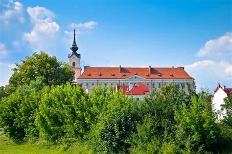Zapraszamy do korzystania z mapy polski umożliwiającej wyznaczanie tras pieszych, biegowych i rowerowych. Zdjęcia: Rzeszów, Podkarpacie, Zamek w Rzeszowie, POLSKA