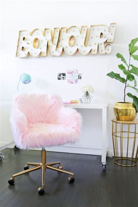 Also, can we talk about the wonders a pop of print can add to brighten up a space? 34 Stylish DIY Home Office Furniture and Decor Projects