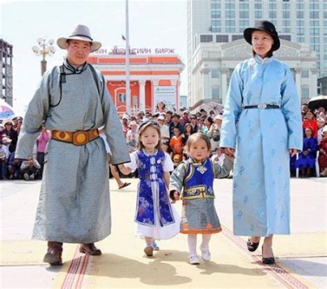 Монгол үндэсний хувцсаа эрхэмлэхийн учир | Sonin.MN