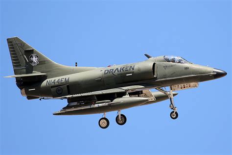 Draken International Douglas A 4k Skyhawk N144em At Klsv R Flickr