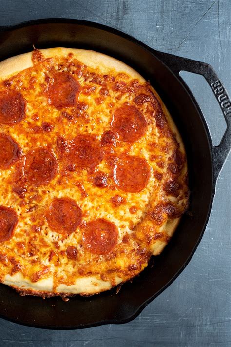 How To Make Cast Iron Skillet Pizza Kitchen Swagger