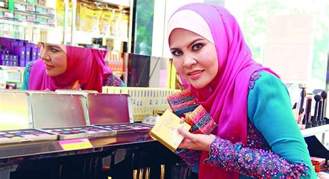 Download mp3 sendayu tinggi dan video mp4 gratis. Biodata Rozita Ibrahim, Pengasas Sendayu Tinggi (ST ...