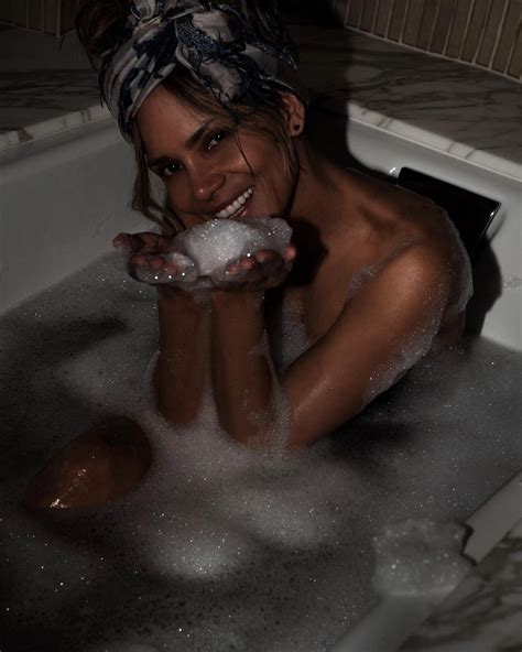 Halle Berry Nude Photos Exhibited UNSEEN Videos The Fappening
