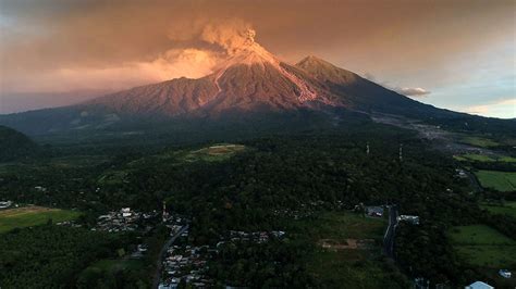 Guatemalas Fuego Volcano Eruption Forces 4000 To Evacuate News Al
