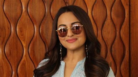 Up Police Visit Sonakshi Sinhas Mumbai House For Inquiry In Fraud Case
