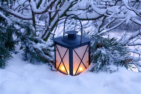 How To Christmas The Outdoor Room