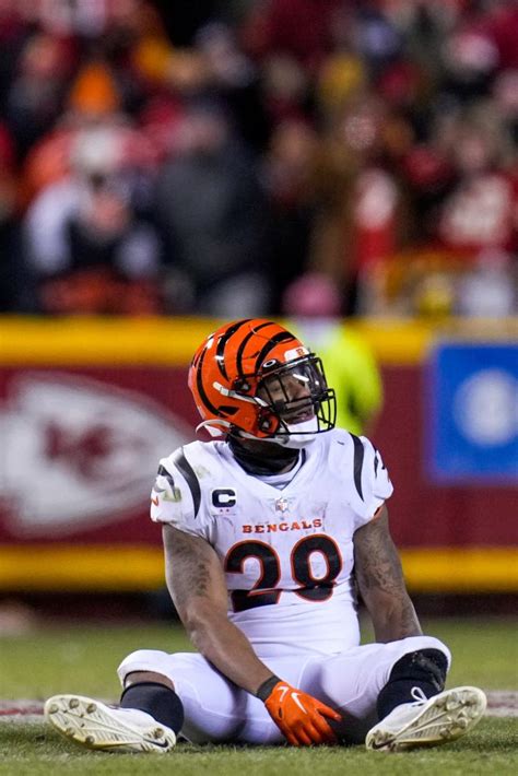 Bengals Rb Joe Mixon Wanted For Aggravated Menacing Agent Says Charge Will Be Dropped
