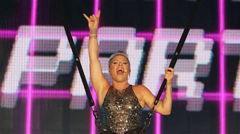 Pink Perth Concert Review Thousands Of Fans Rock Out To Superstar At