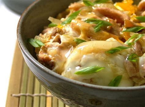 It's simple and easy to make. OYAKO DONBURI A TRADITIONAL JAPANESE DISH Recipe | Just A ...