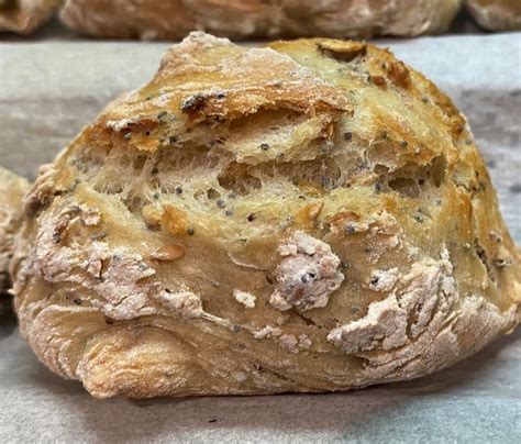 La recette aborde le pain de base, dit le pain. Pain maison sans pétrissage | Karimton
