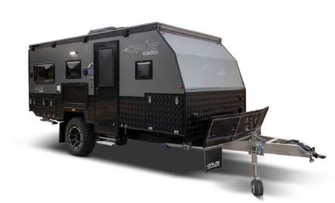 De zilvergrijze metallic kleur en het gekleurde fiat logo geven uw camper een echte verfraaing en moderne look. 2020-Opus-OP15-ext | Roaming Times