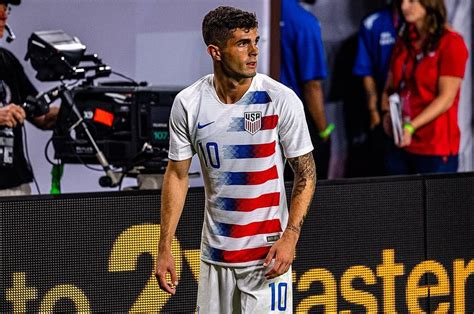 Top 10 American Soccer Players Of All Time Discover Walks Blog