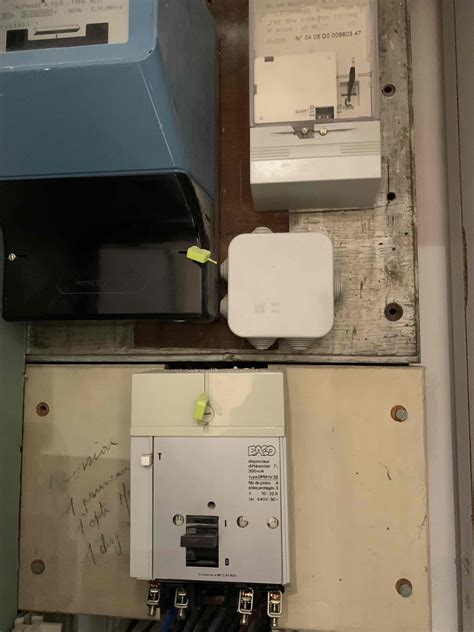 Nous vous aidons à faire des économies en changeant de fournisseur d'électricité. IMG_0400.jpg