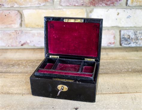 Small Leather Jewellery Box C1910 579317 Uk