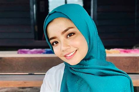 Although you may not be a professional photographer, and you do not know the ins and outs of focusing, you can still make your image look outstanding by simply adding a bit of zest to it with a blur. FOTO Gadis Sabah Mirip Mira Filzah Tarik Perhatian Netizen. Cantik Baby Sayang! - Sinar Viral ...