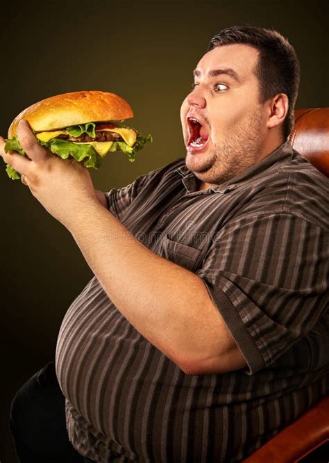 L Hamburger Mangeant L Homme De Concours D Aliments De Pr Paration