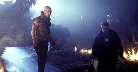 Reign of fire movie reviews & metacritic score: ReignOfFire11_gallery1 | Matthew McConaughey in "Reign of Fire" | Rolling Stone