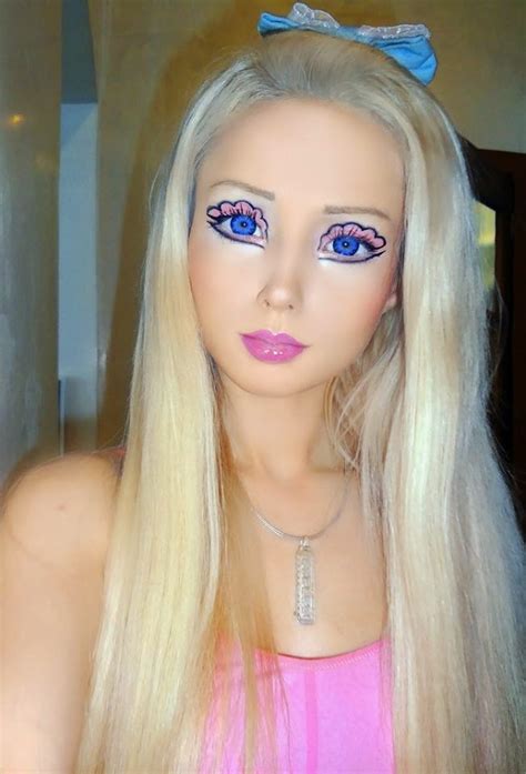 Human Barbie Posts No Makeup Selfie Mugeek Vidalondon