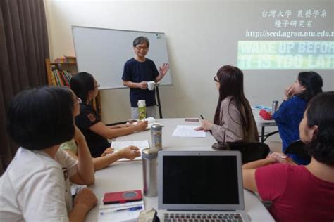 2012年，华大基因斥资1.18亿美元收购了硅谷的dna测序公司 complete genomics（英语：complete genomics） 13 。 基因改造與反孟山都/郭華仁教授 | 主婦聯盟環境保護基金會