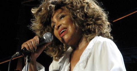Amid Ptsd Stroke And Cancer Tina Turner Says Goodbye In New