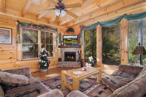 198 beautiful rooms, indoor and outdoor pools. Tennessee Treasure in Pigeon Forge w/ 3 BR (Sleeps12)
