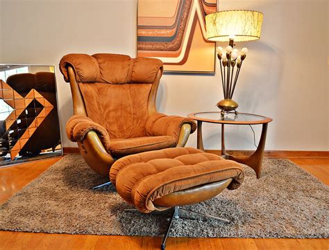 Mid Century Overman Style Pod/Egg Lounge chair w/Ottoman | Vintage room