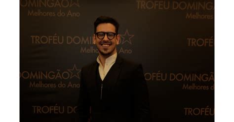 Primeiramente, alice wegmann publicou uma foto onde deixou seu mamilo à mostra e ao perceber isso, a artista deletou o compartilhamento rapidamente e republicou o. João Vicente de Castro passou o réveillon com Alice ...