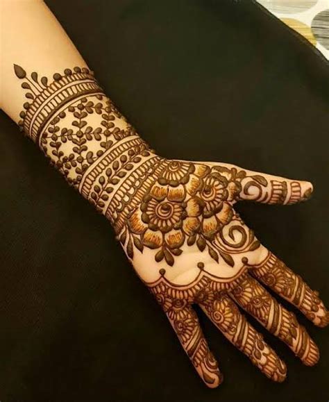 This full hand mehndi design boasts of the beauteous peacock motifs on the palm. Front hand Mehndi Design - Top 50 Designs! - Baggout