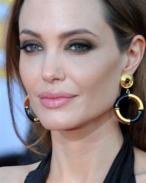 Smoky Eyes And Natural Lips For Angelina Jolie Angelina Jolie Makeup