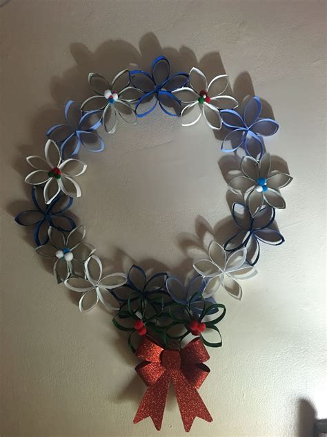 From sensory bins to crafts to learning activities and more! DIY toilet paper roll wreath. | Roll wreath, Crafts, Paper ...
