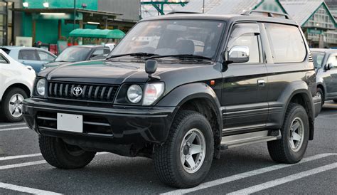 The prado is one of the smaller vehicles in the range. Noticias Toyota: Land Cruiser Prado Compete