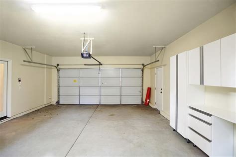 Simple Garage Door Maintenance Tips