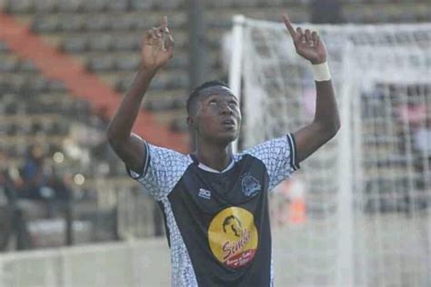 Bienvenu à la page officielle de glody likonza international congolais évoluant au. Focus : Glody Likonza, la force qui brille dans la ...