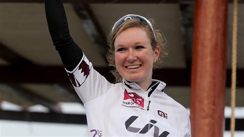 Op ruime achterstand werd nancy van der burg tweede, het brons was voor. Amy Pieters wint Omloop voor vrouwen | Wielrennen | Sport ...