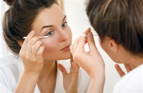 How Can Eyelid Hygiene Improve Dry Eye｜vaughan On