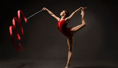 Ginástica, esporte que envolve a prática de uma série de movimentos, esporte que requer força, flexibilidade e coordenação motora, desenvolvimento da ginástica, origem da palavra ginástica, modalidades da ginástica, ginástica localizada, ginástica artística. Ginástica rítmica, um esporte muito completo!