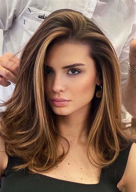 Beautiful Brunette Balayage Hair Colors And Highlights In 2020 Voguetypes Luces En Cabello