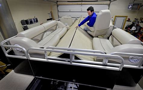 Oakdale Inventors Pontoon Boat Unfolds To Seat 16 With A Press Of A Button Twin Cities