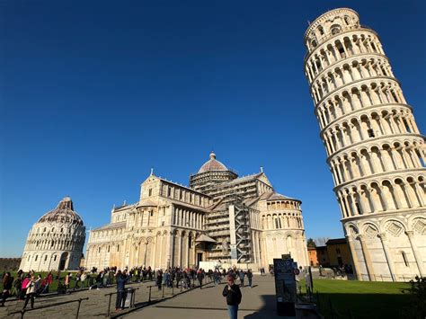 How To Be A Very Corny Tourist In Pisa Italy