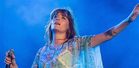 Поделиться florence and the machine — moderation (moderation 2019). Florence And The Machine phone, desktop wallpapers ...