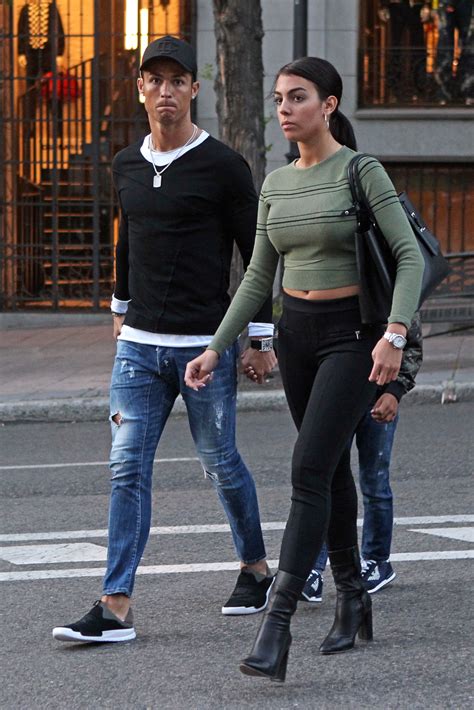 Cristiano ronaldo jr with georgina rodriguez at ermanno scervino milan fashion week show. Cristiano Ronaldo se balade avec Georgina Rodriguez et ...