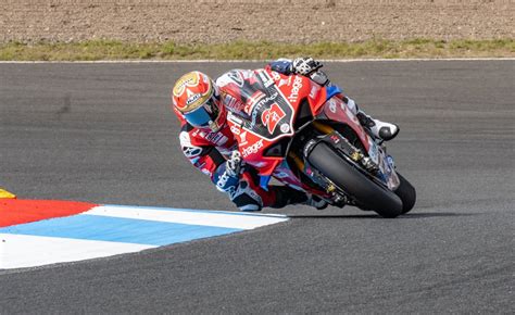 sbk bsb knockhill christian iddon leads ducati to success in race 1